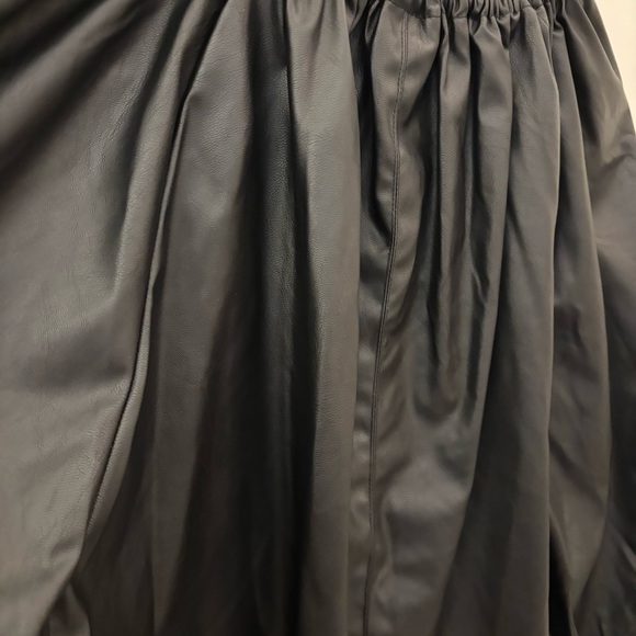 Who What Wear Black Puff Baloon Sleeve Faux Leather Blouse size M Urban Moto - Picture 8 of 8